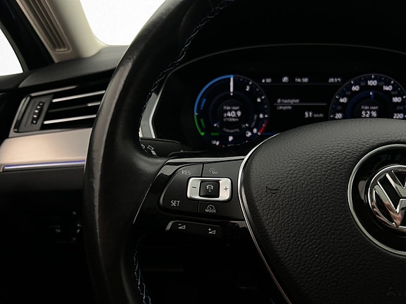 Volkswagen Passat 17 of 29