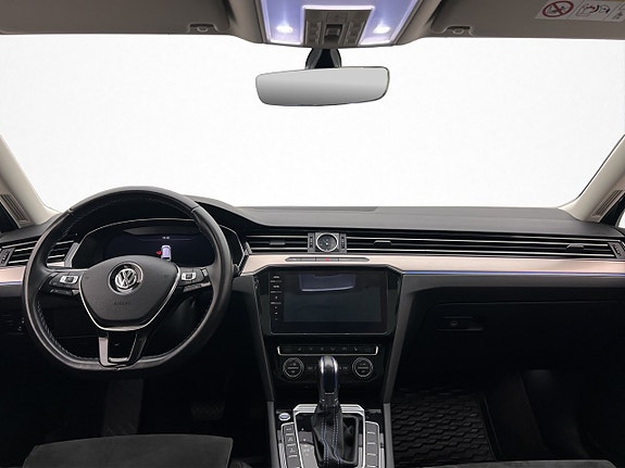 Volkswagen Passat 16 of 29
