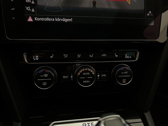 Volkswagen Passat 23 of 29