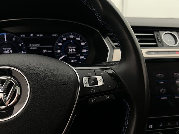 Volkswagen Passat 18 of 29
