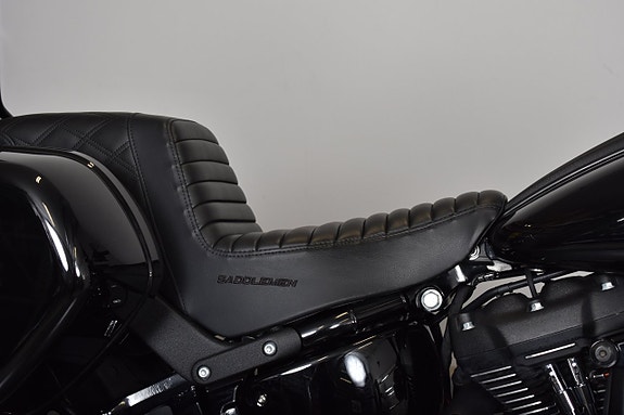 Harley-Davidson LOW RIDER ST / SE SLIPON / SADDLEMEN SADEL / FRAMFLYTT / SISSYBAR 13 of 18