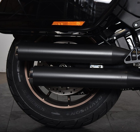 Harley-Davidson LOW RIDER ST / SE SLIPON / SADDLEMEN SADEL / FRAMFLYTT / SISSYBAR 11 of 18