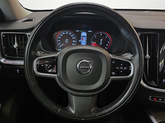 Volvo V60 Cross Country 14 of 27