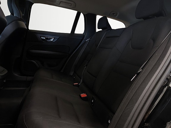 Volvo V60 Cross Country 11 of 27