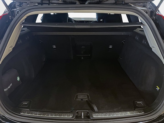 Volvo V60 Cross Country 25 of 27
