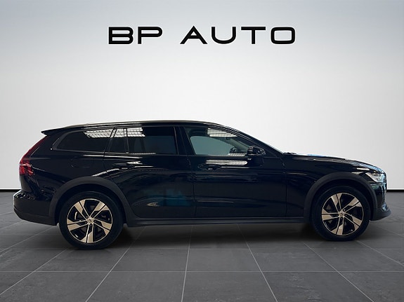 Volvo V60 Cross Country 7 of 27
