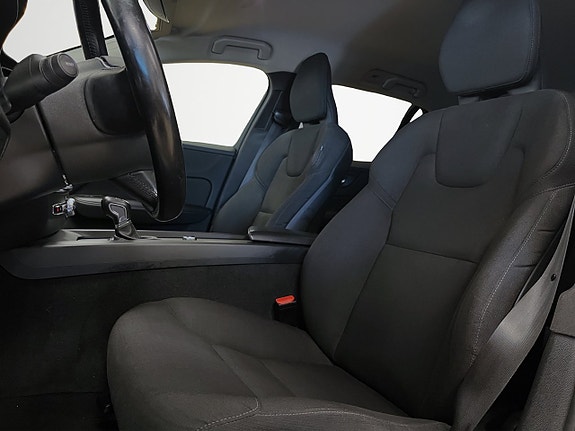 Volvo V60 Cross Country 10 of 27
