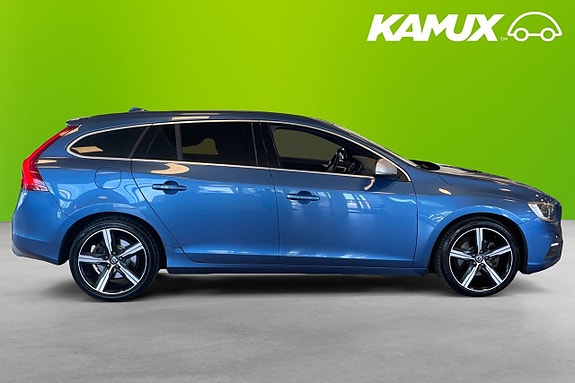 Volvo V60 2 of 5