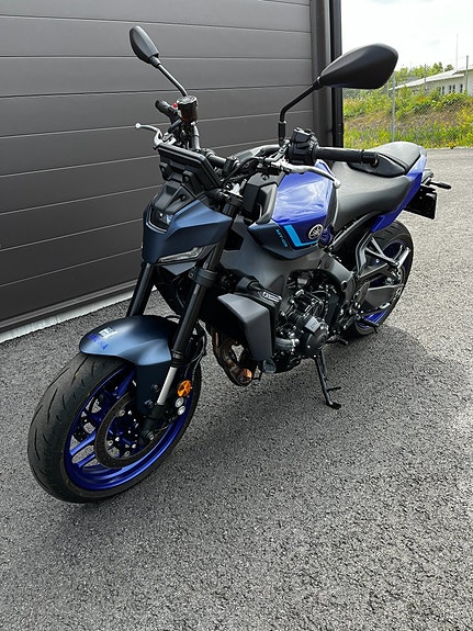 Yamaha MT-09 4 of 5