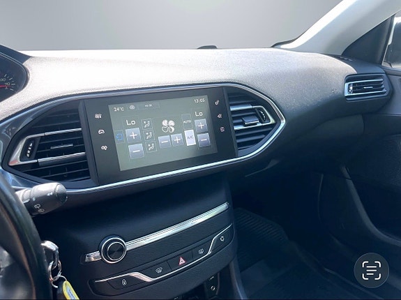 Peugeot 308 SW 13 of 15