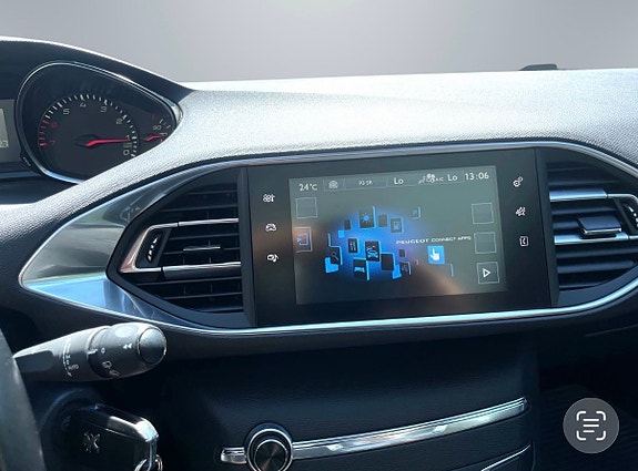 Peugeot 308 SW 14 of 15