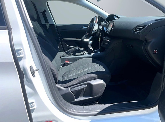 Peugeot 308 SW 10 of 15