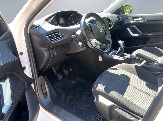 Peugeot 308 SW 9 of 15