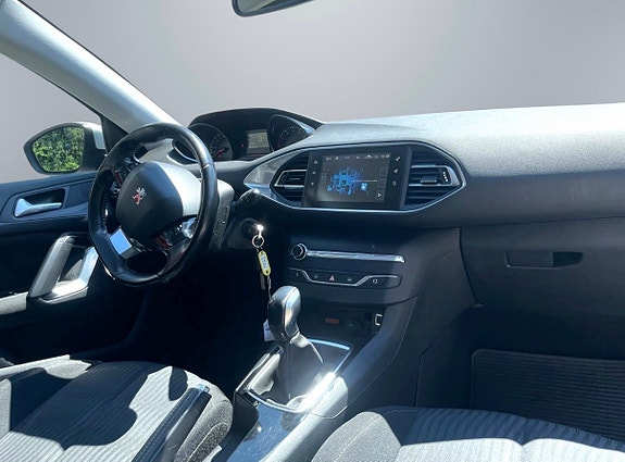 Peugeot 308 SW 8 of 15