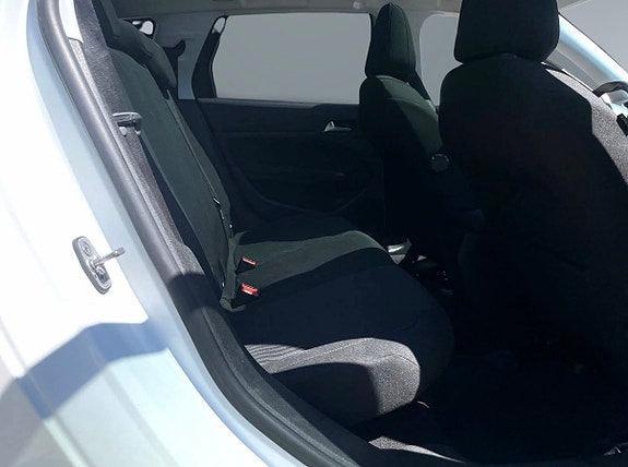 Peugeot 308 SW 12 of 15