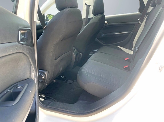 Peugeot 308 SW 11 of 15