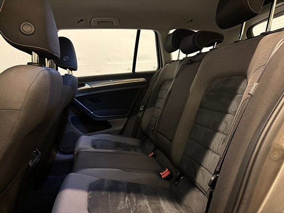 Volkswagen Golf Alltrack 17 of 20