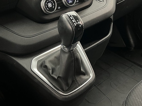 Renault Trafic 22 of 28