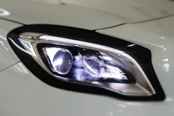 Mercedes-Benz GLA45 10 of 29