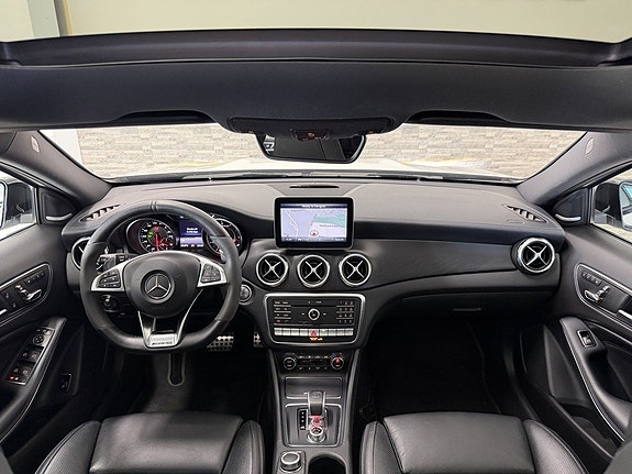 Mercedes-Benz GLA45 20 of 29