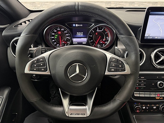 Mercedes-Benz GLA45 19 of 29