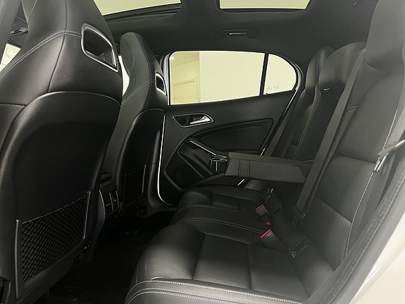 Mercedes-Benz GLA45 14 of 29
