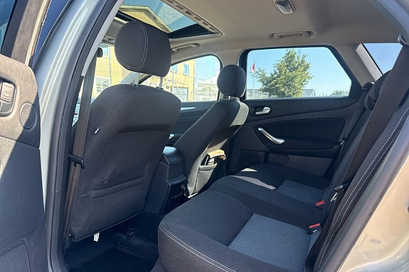 Ford Mondeo 14 of 21