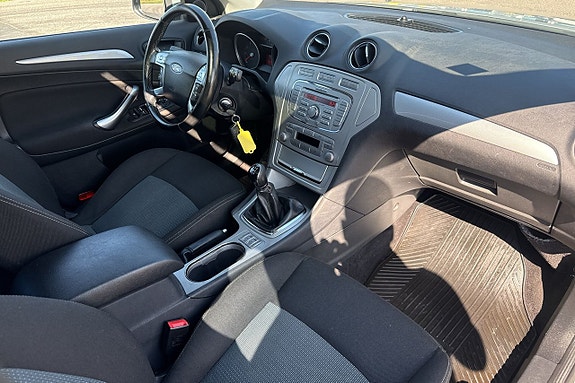 Ford Mondeo 19 of 21