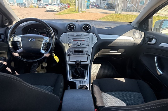Ford Mondeo 15 of 21