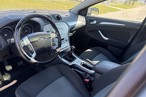 Ford Mondeo 13 of 21