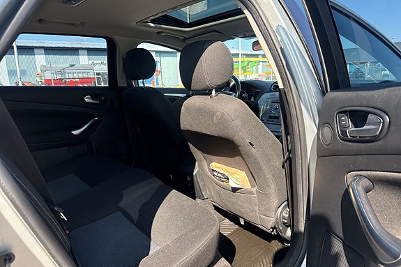 Ford Mondeo 17 of 21