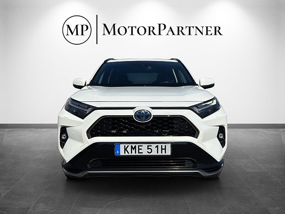 Toyota RAV4 2 of 22