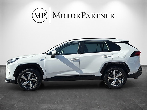 Toyota RAV4 4 of 22