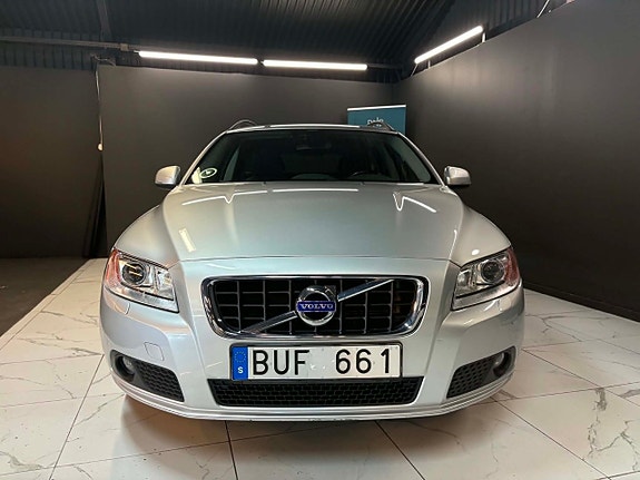 Volvo V70 3 of 5