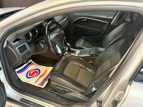 Volvo V70 7 of 13
