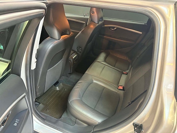 Volvo V70 8 of 13