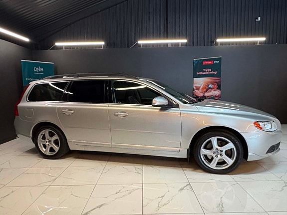 Volvo V70 2 of 5