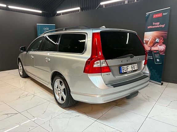Volvo V70 4 of 5