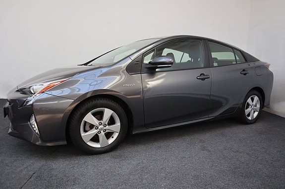 Toyota Prius 3 of 5