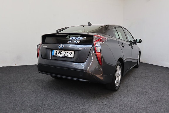 Toyota Prius 5 of 5