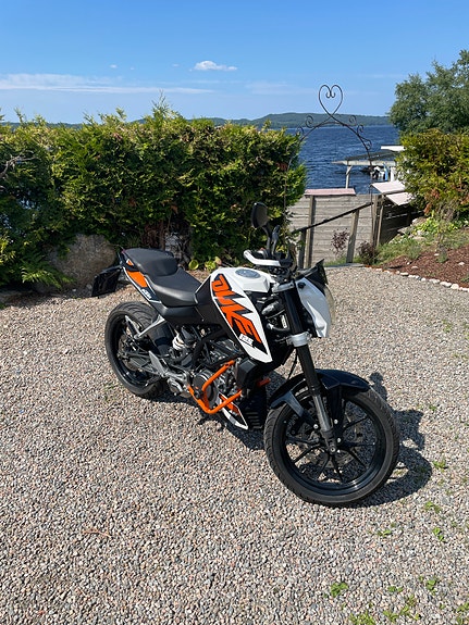 KTM 125 Duke 2 of 5