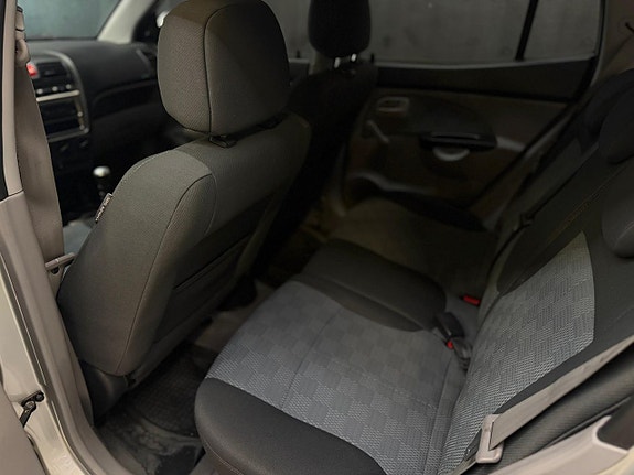 Kia Picanto 16 of 21