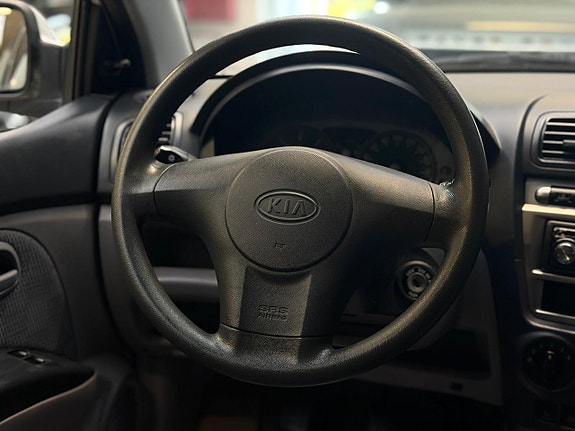 Kia Picanto 9 of 21
