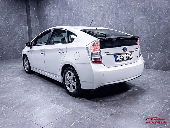 Toyota Prius 5 of 5