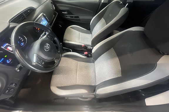 Toyota Yaris 7 of 12