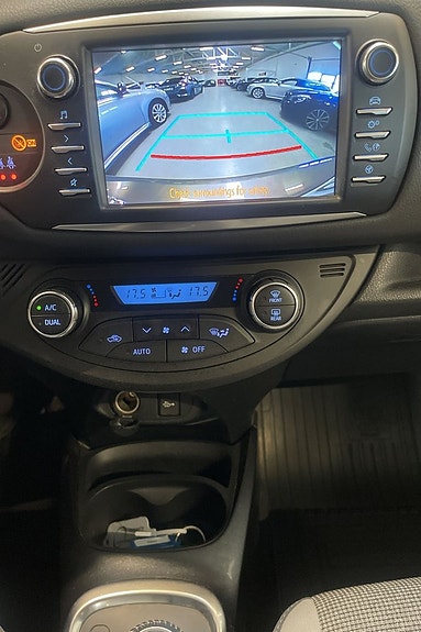 Toyota Yaris 12 of 12