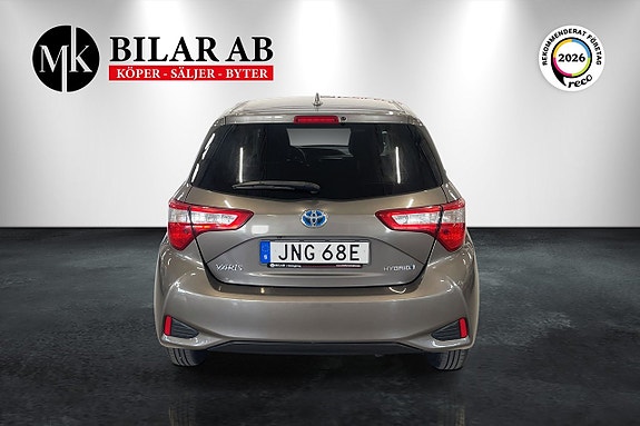 Toyota Yaris 4 of 12
