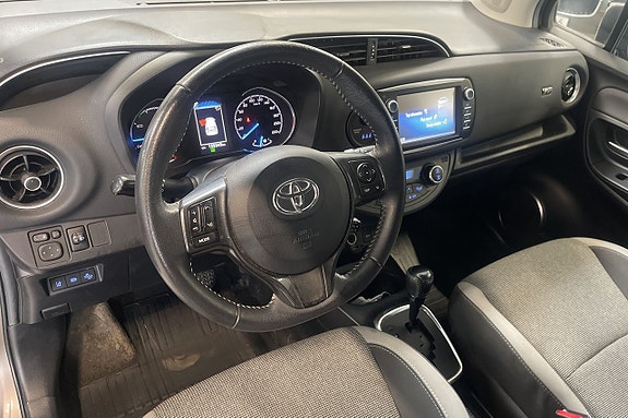 Toyota Yaris 8 of 12