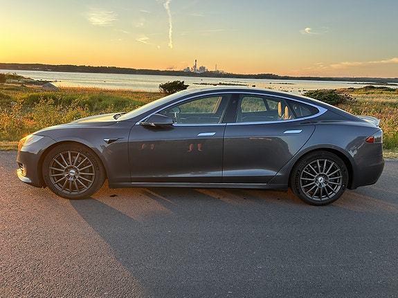 Tesla Model S 5 of 5