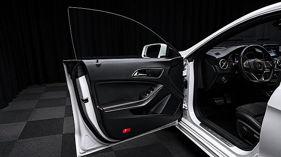 Mercedes-Benz CLA200 10 of 30